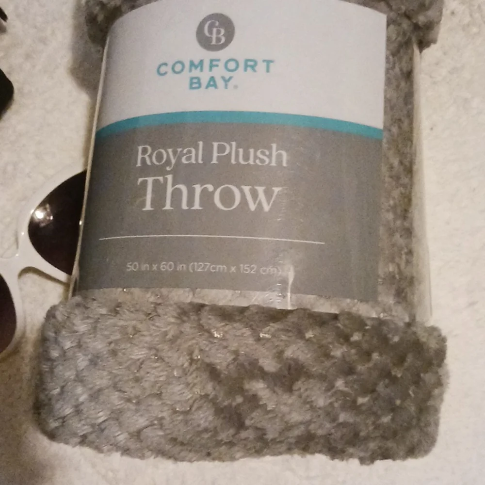 Comfort Bay Royal Plush Throw. 💕 Super Soft Nwot. Size 50x60 inches - Picture 2 of 4